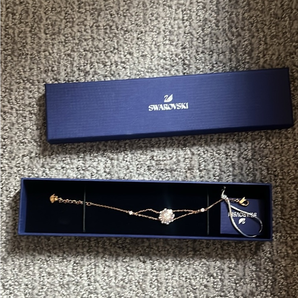 Swarovski Rose Gold Bracelet with Adjustable Chain and Crystal